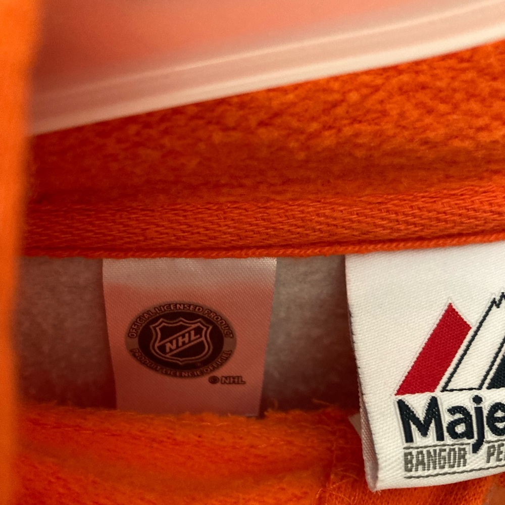 NHL flyers zip up